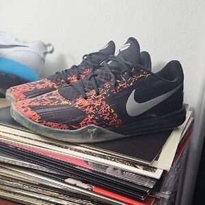 Nike Kobe Mentality Black and Red Basketball Shoes Sz 12